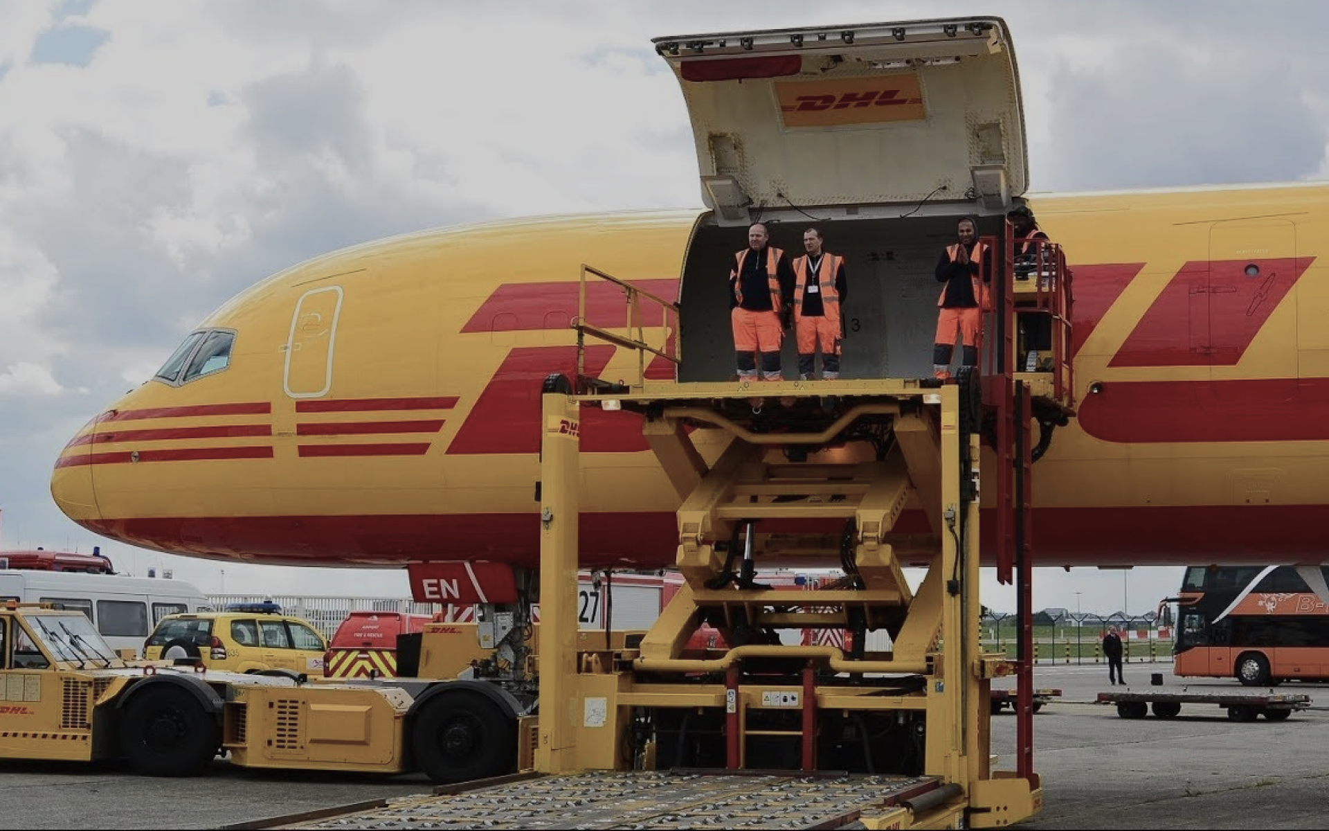 DHL: sending documents abroad